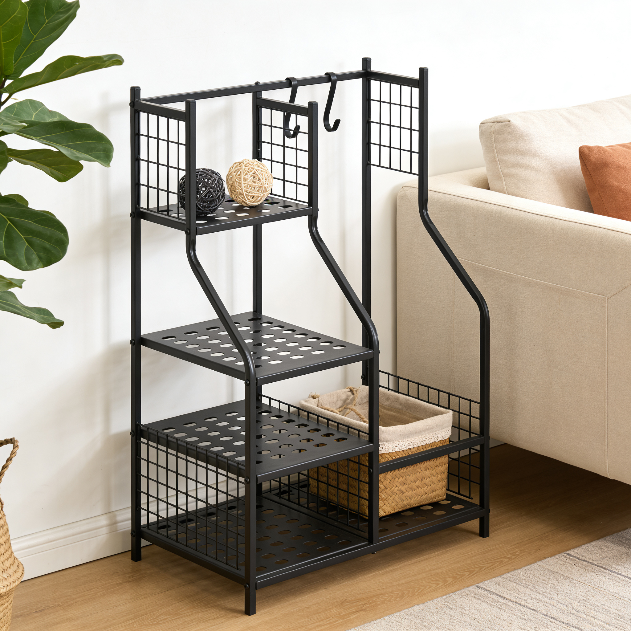 Modern Metal Display Shelf for - Sports Equipment For Sale avaliação e preço